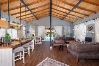 Spacious Villa with Pool & Veranda, Nature Retreat - Kaş - 5