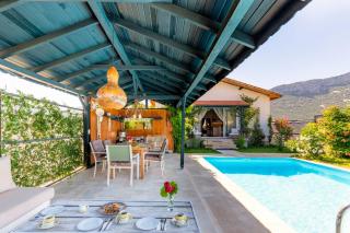 Spacious Villa with Pool & Veranda, Nature Retreat - Kaş - 3