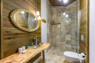 Spacious Villa with Pool & Veranda, Nature Retreat - 1