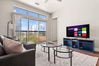 Pet Friendly Stay near Riverwalk with Pool access - San Antonio - 2