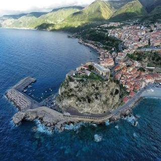 CALABRIA COLLINA DI SCILLA CASALE OSTELLO1800 SELF SERVICE GIARDINO STANZE E APPARTAMENTI PER FAMIGLIE COPPIE E SINGLE Melia Pzza S Gaetano 16 - Castagnarella - 6
