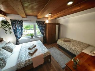 Hortenzia House with Free Parking - 9