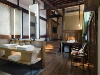 Hidden Moisture and Return to Simplicity Homestay in Mount Huangshan - 1