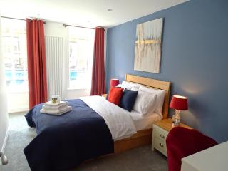 Elegant Windsor Flat - Short Walk to Windsor Castle, River Thames & Train Station - Eton - 1