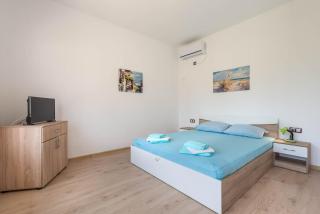 Sea Breeze Vacation House I BBQ & Jacuzzi - Ezerets - 7