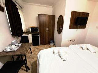 Double Room with ensuite & kitchenette S302 - Sliema - 5