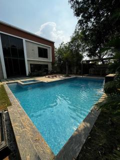 Emerald Villa- Private pool Hyderabad by Homeyhuts - Hyderabad - 9