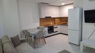 Newly Furnished & Cozy Duplex Netflix& Home office - Vlorë - 0