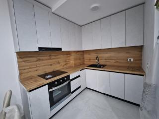 Newly Furnished & Cozy Duplex Netflix& Home office - Vlorë - 8