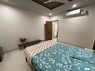 Sreevana Garden Retreat Mokila 3BR By Homeyhuts - Hyderabad - 1