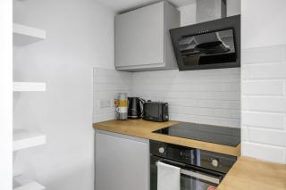 Sheffield 1-Bed Flat by Parks, Trails & Woodland - 8