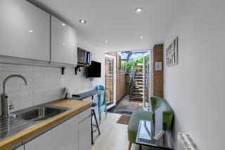 Sheffield 2-Bed Flat by Parks, Trails & Woodland - Ecclesall - 3