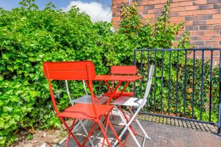 Sheffield 2-Bed Flat by Parks, Trails & Woodland - Ecclesall - 6