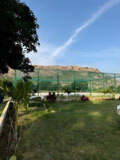 Deccan Green 3BR Pvt Pool Farmhouse By Homeyhuts - - 2