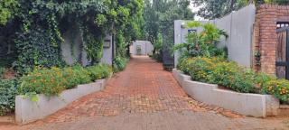 7 on school - Cozy guesthouse 15 min drive from airport and close to major highways - Germiston - 9