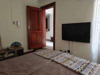7 on school - Cozy guesthouse 15 min drive from airport and close to major highways - Germiston - 2
