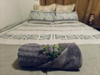 7 on school - Cozy guesthouse 15 min drive from airport and close to major highways - Germiston - 1