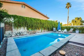 Serene Majestic Views & Walkable to Virtually All - Cathedral City - 2