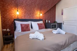 Villa Clariss Pool & City Center Stay - Balatonalmádi - 7