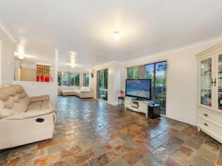 MetaWise Cozy Family Room in Shared Home Free Parking - Castle Hill - 6
