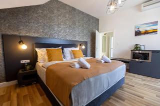 Villa Clariss Pool & City Center Stay - Balatonalmádi - 1