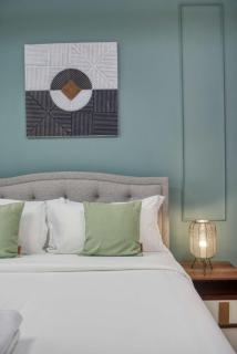 Elegant Cozy Marina Home - 3