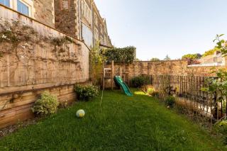 Stylish Family Home with Garden - Bristol - 6