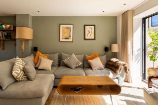 Stylish Family Home with Garden - Bristol - 5