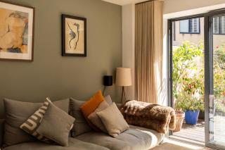 Stylish Family Home with Garden - Bristol - 4