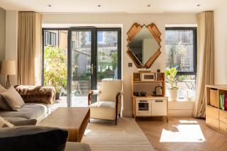 Stylish Family Home with Garden - 3