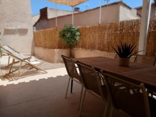 Très bel appartement refait à neuf dans la vieille ville de Hyères, 2 chambres, grande terrasse plein sud - Hyères - 0