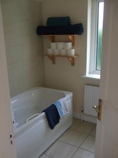 3 bedroom house with free parking and rear garden - Wexford - 3