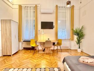 The Poet's apartment - Budapest - 3