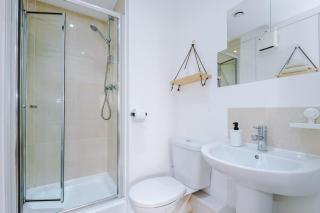 Free Parking, Cosy 2Bed Apartment in Salford Quays, Balcony, Sleeps 6 - Manchester - 5