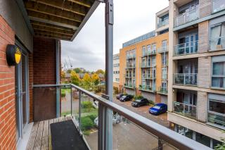 Free Parking, Cosy 2Bed Apartment in Salford Quays, Balcony, Sleeps 6 - Manchester - 7