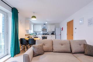 Free Parking, Cosy 2Bed Apartment in Salford Quays, Balcony, Sleeps 6 - Manchester - 3