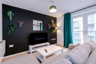 Free Parking, Cosy 2Bed Apartment in Salford Quays, Balcony, Sleeps 6 - Manchester - 0