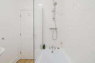 Modern 2BR Flat With Roof Terrace - 9