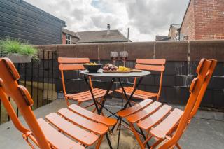 Modern 2 Bed Apt with Roof Terrace - Ecclesall Rd - Now Hosted by StayHostSave - 3
