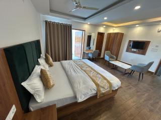 Hotel Postcard - 2