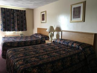 Knotty Pine Motel - 1