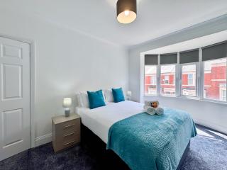 Brandon Grove Stay Sleeps 6 by Week2Week - High Heaton - 0