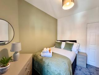 Brandon Grove Stay Sleeps 6 by Week2Week - High Heaton - 6