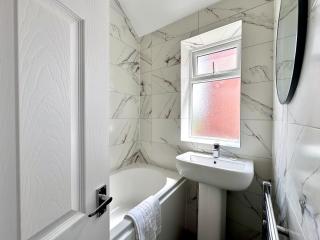 Brandon Grove Stay Sleeps 6 by Week2Week - High Heaton - 4