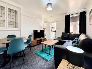 Brandon Grove Stay Sleeps 6 by Week2Week - High Heaton - 2