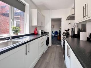 Brandon Grove Stay Sleeps 6 by Week2Week - High Heaton - 1
