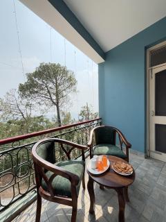 The TreeHouse Kasauli l Couple Friendly l Near Mall Road Kasauli !! - Kasauli - 9