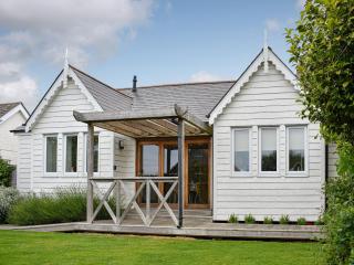 Mussel Cottage - Middleton-on-Sea - 0