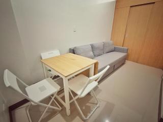 2 bedroom condo with balcony, pool view - Manila - 6