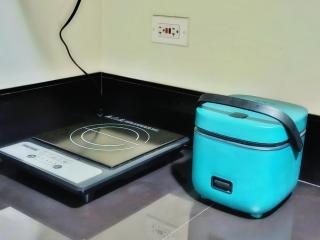 2 bedroom condo with balcony, pool view - Manila - 1